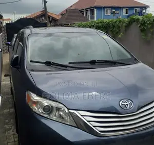 Toyota Sienna 2013 Blue