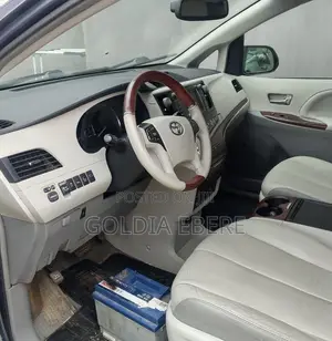 Toyota Sienna 2013 Blue
