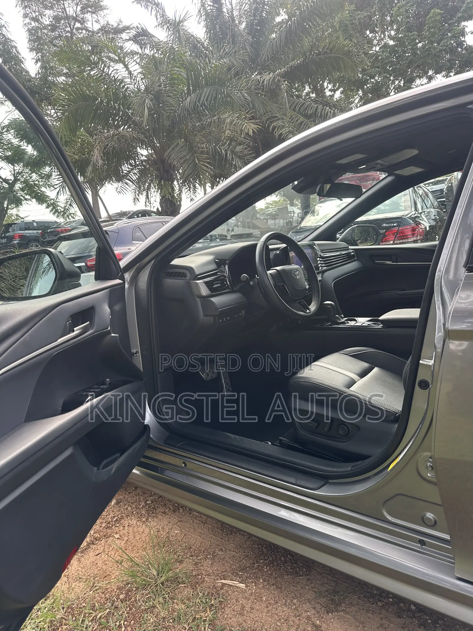 Toyota Camry SE 2025 Gray