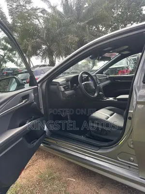 Toyota Camry SE 2025 Gray