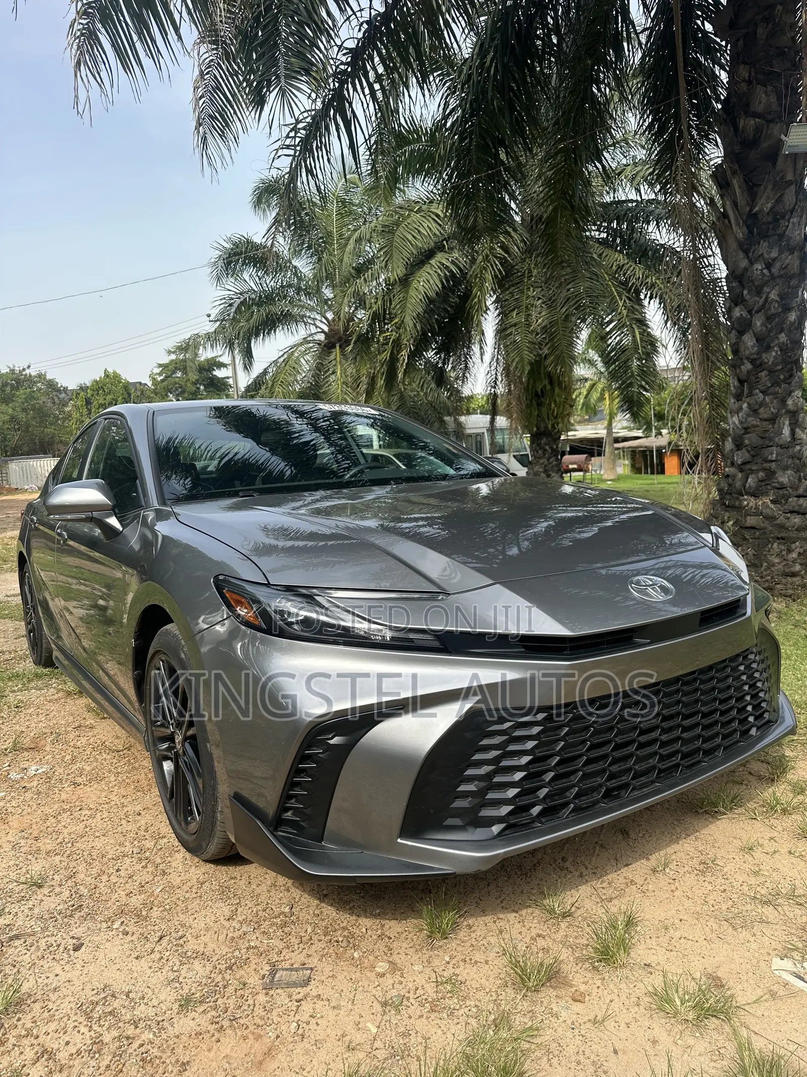 Toyota Camry SE 2025 Gray