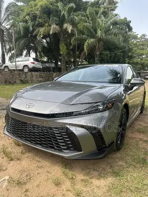 Toyota Camry SE 2025 Gray