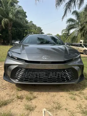 Toyota Camry SE 2025 Gray