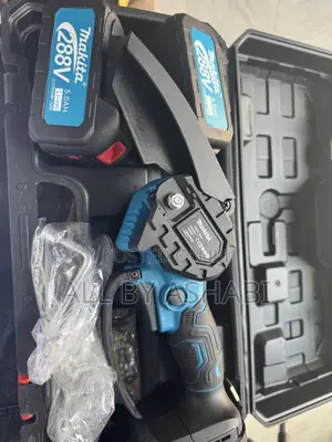 Rechargeable 6” Chain Saw With 2batteries of 288v Each(makita Product)