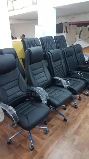 Luxury Black Executive Office Swivel Chair
