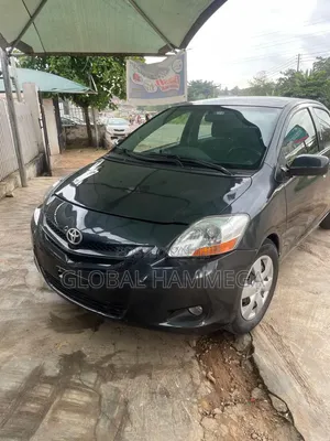 Toyota Yaris Base Sedan 4dr 2010 Gray