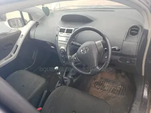 Toyota Yaris 2010 Gray