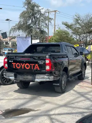 Toyota Hilux SR5 HI-Rider 2017 Black