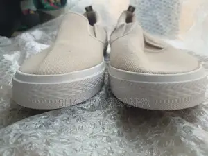 Tu Sneakers