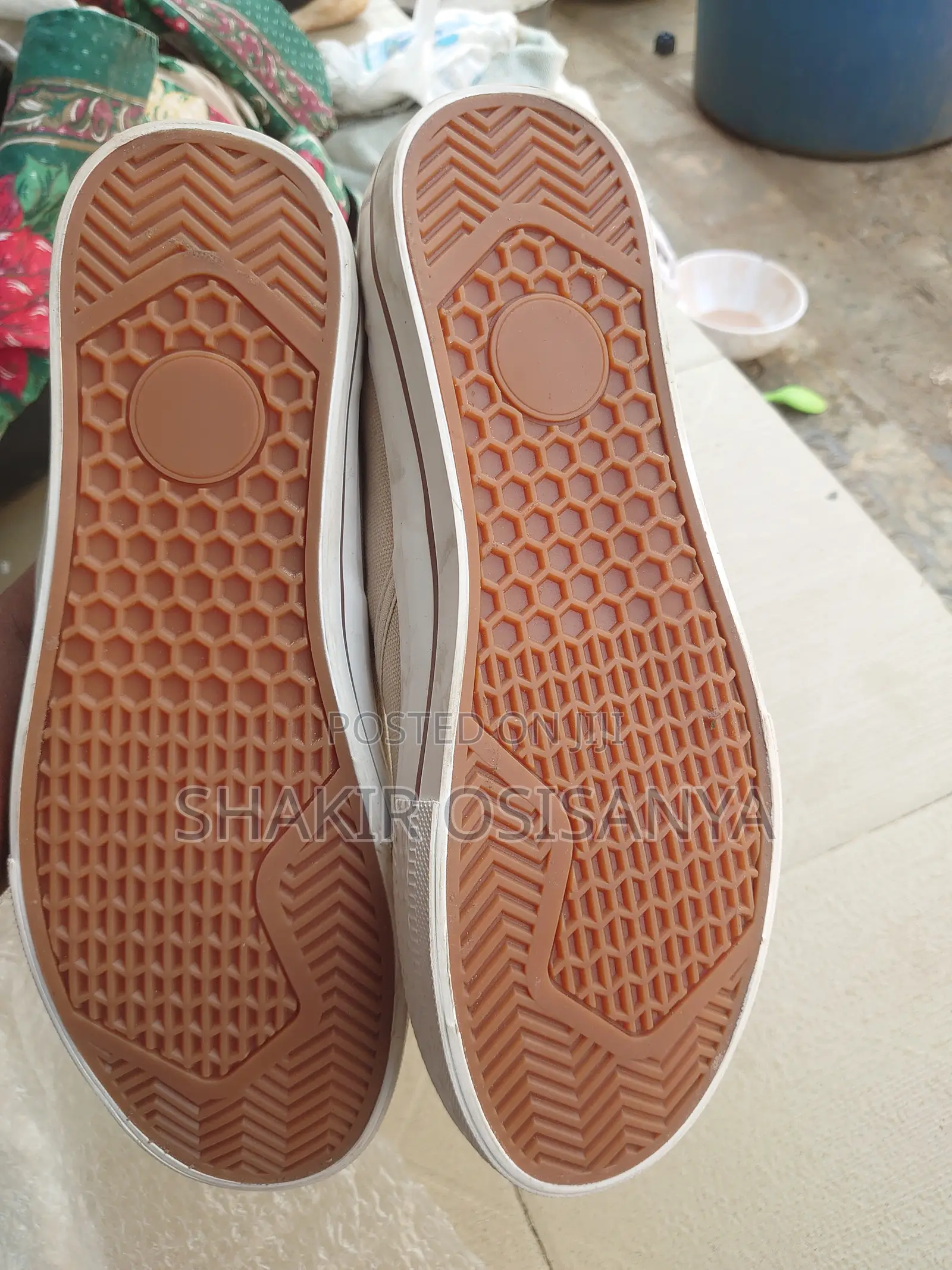 Tu Sneakers
