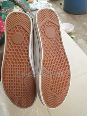 Tu Sneakers