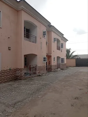 3bdrm Block of Flats in Rumukalagbo Stadium for rent