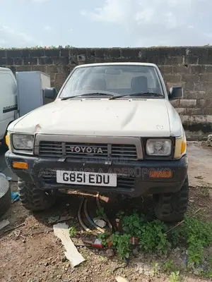 Toyota Hilux 1991 White