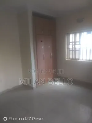 3bdrm Block of Flats in 64 Crescent, Bunkoro for rent