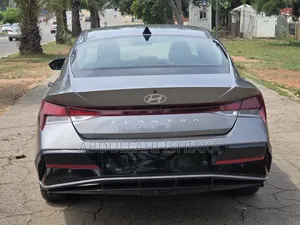 Hyundai Elantra SEL 2024 Gray