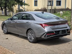 Hyundai Elantra SEL 2024 Gray