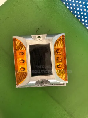 High-Visibility Reflective Pavement Marker for Traffic Guidance