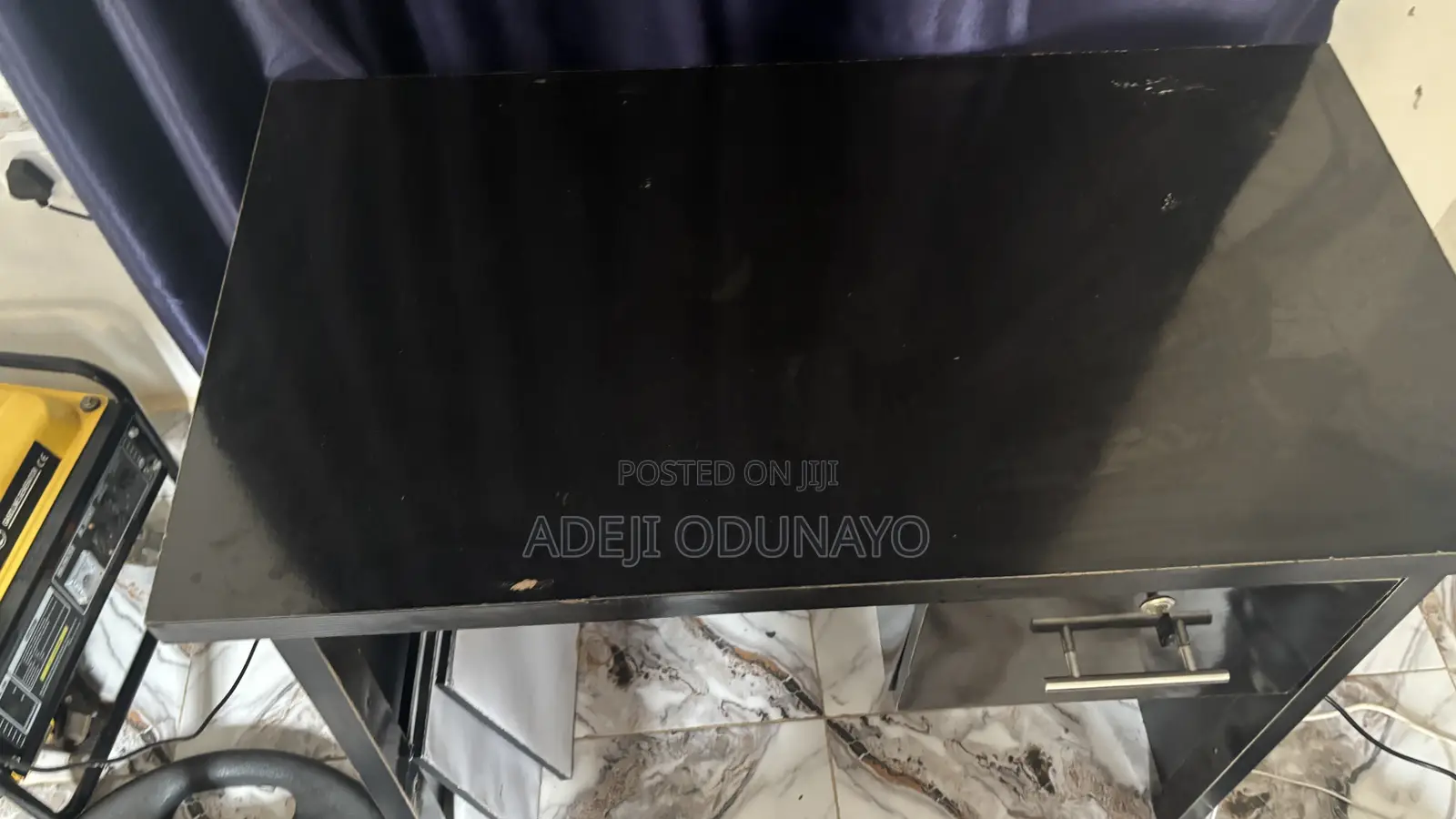 Table / Desk
