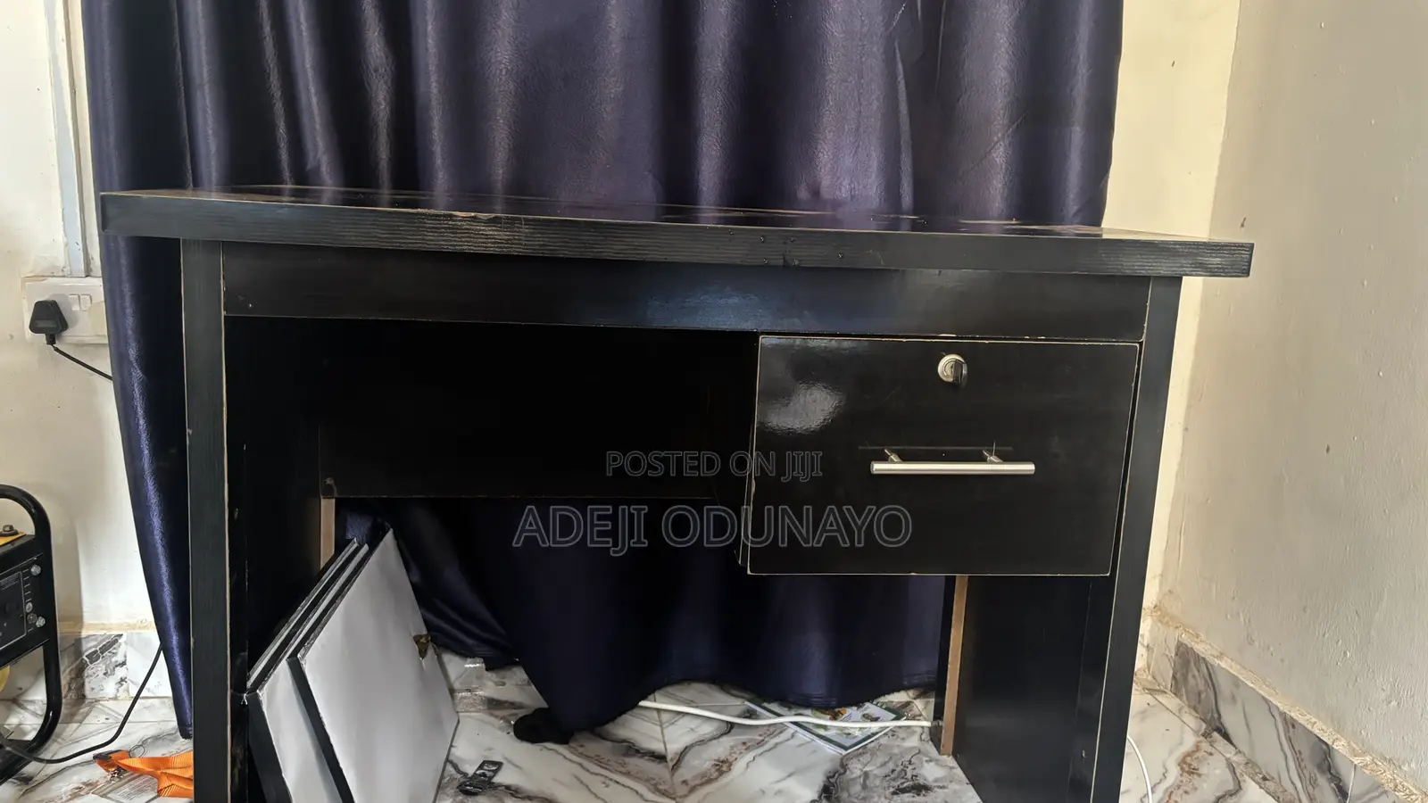 Table / Desk