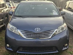 Toyota Sienna XLE Premium 8-Passenger 4dr Minivan (3.5L 6cyl 6A) 2015 Gray