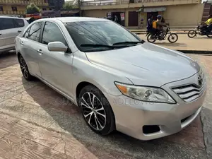 Toyota Camry LE 4dr Sedan (2.5L 4cyl 6A) 2011 Silver