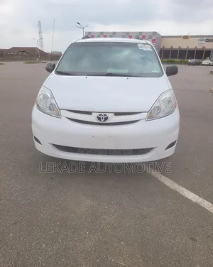 Toyota Sienna LE 2008 White