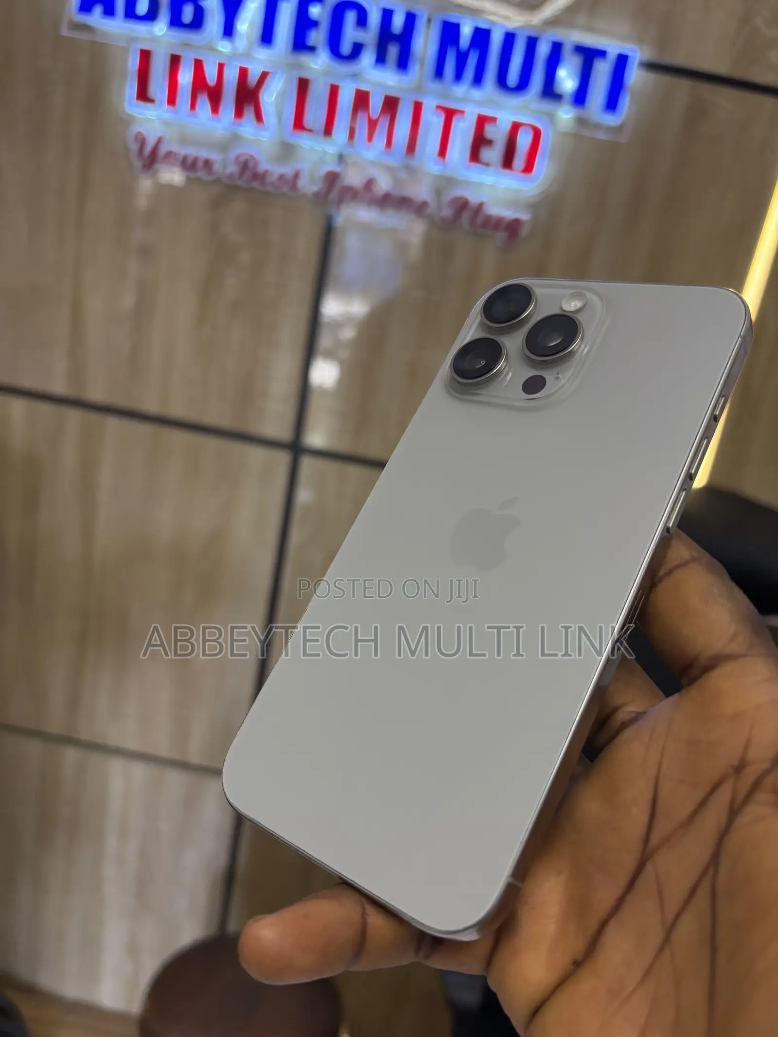 New Apple iPhone 16 Pro Max 256 GB Silver