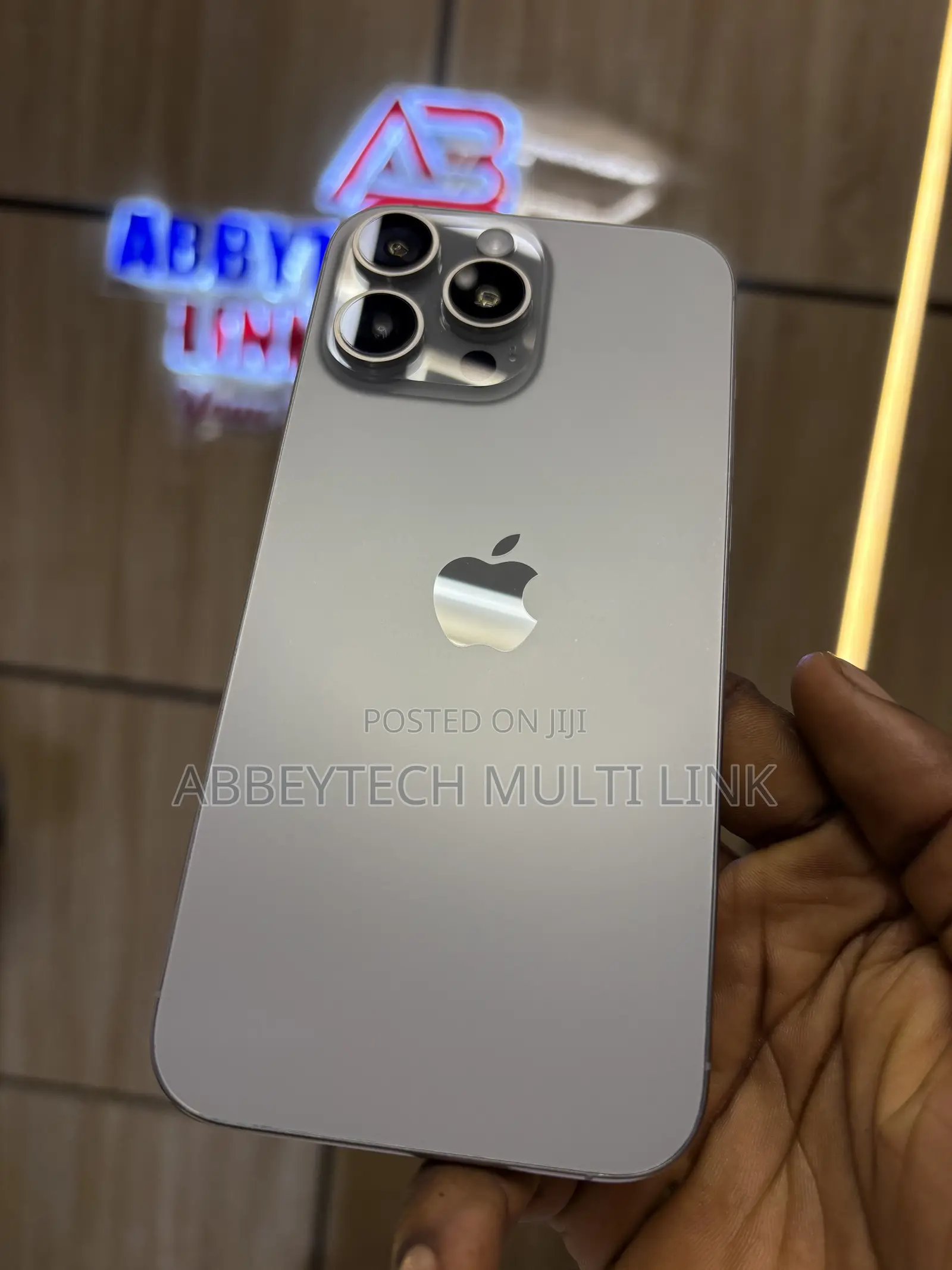 New Apple iPhone 16 Pro Max 256 GB Silver