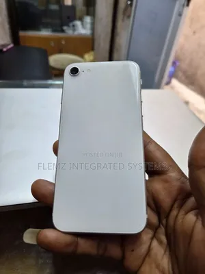 Apple iPhone SE (2022) 64 GB White