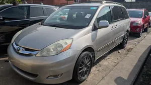 Toyota Sienna XLE Limited AWD 2006 Gold