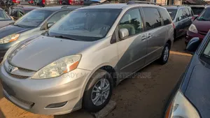 Toyota Sienna LE FWD 2006 Gold