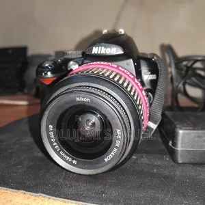 Nikon D5000