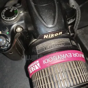 Nikon D5000