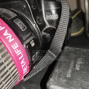Nikon D5000