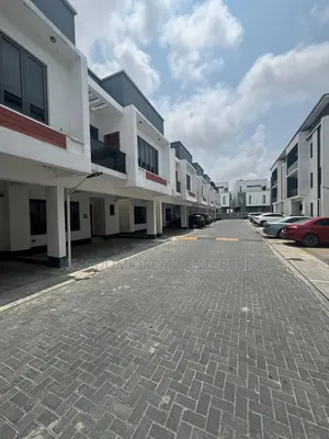 4bdrm Townhouse/Terrace in Atlantic 4 Platinum, Jakande for sale