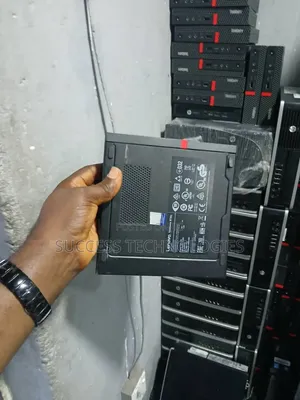 Desktop Computer Lenovo ThinkCentre M720 4GB Intel Core i3 HDD 250GB