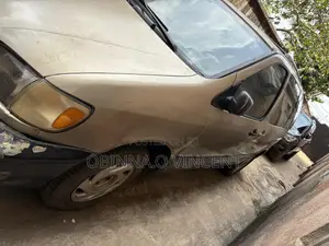 Toyota Sienna LE 2001 Gold