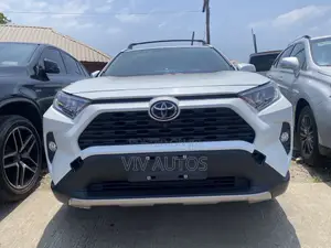 Toyota RAV4 Limited 2021 White