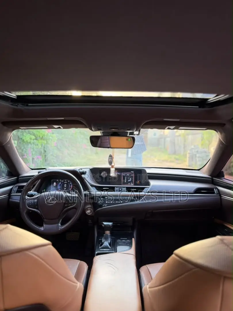 Lexus ES 2019 White