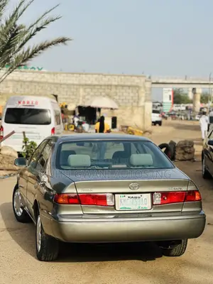 Toyota Camry LE 4dr Sedan (2.2L 4cyl 4A) 2000 Gray