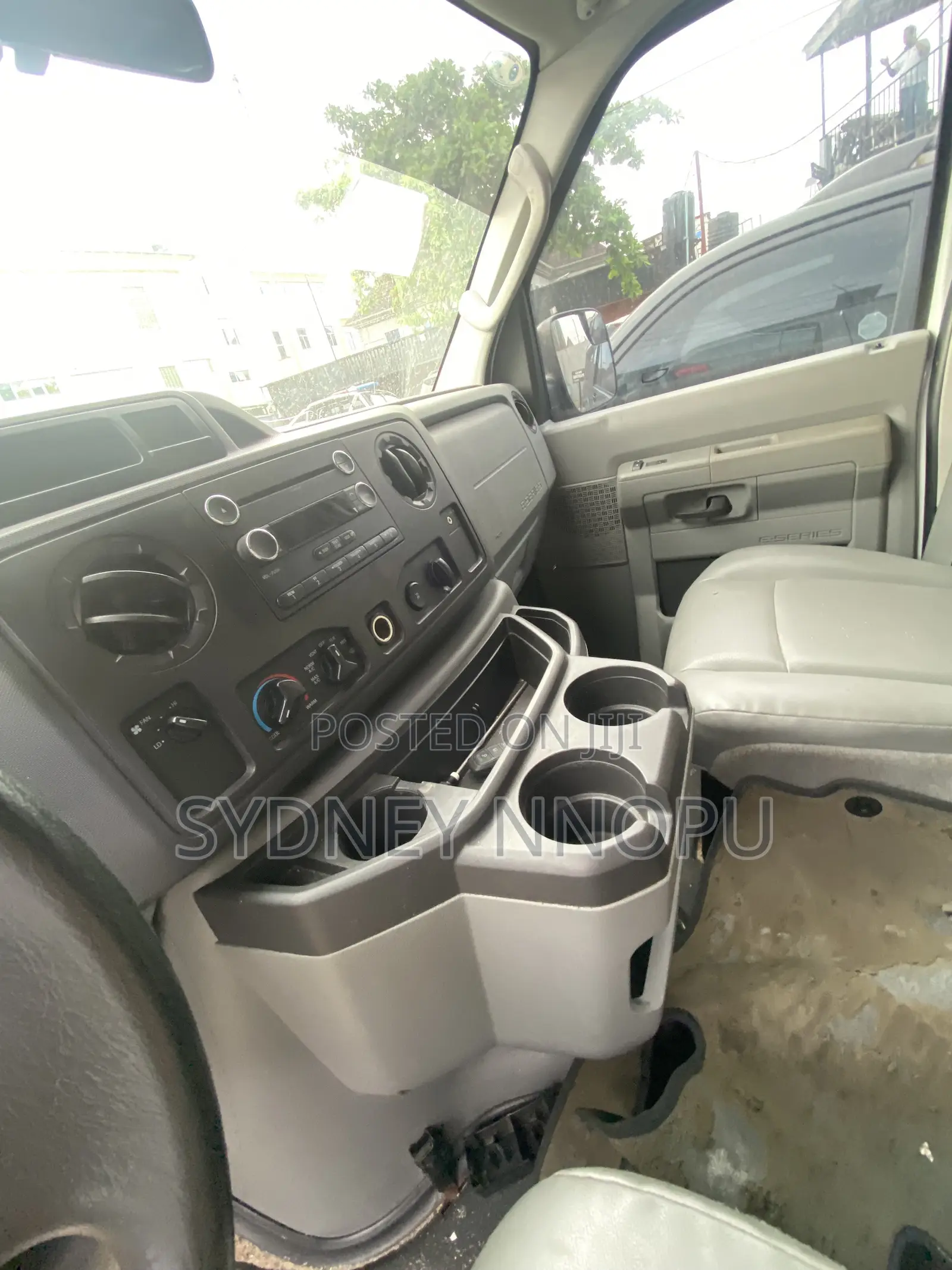 Chevrolet 3500 2011 White