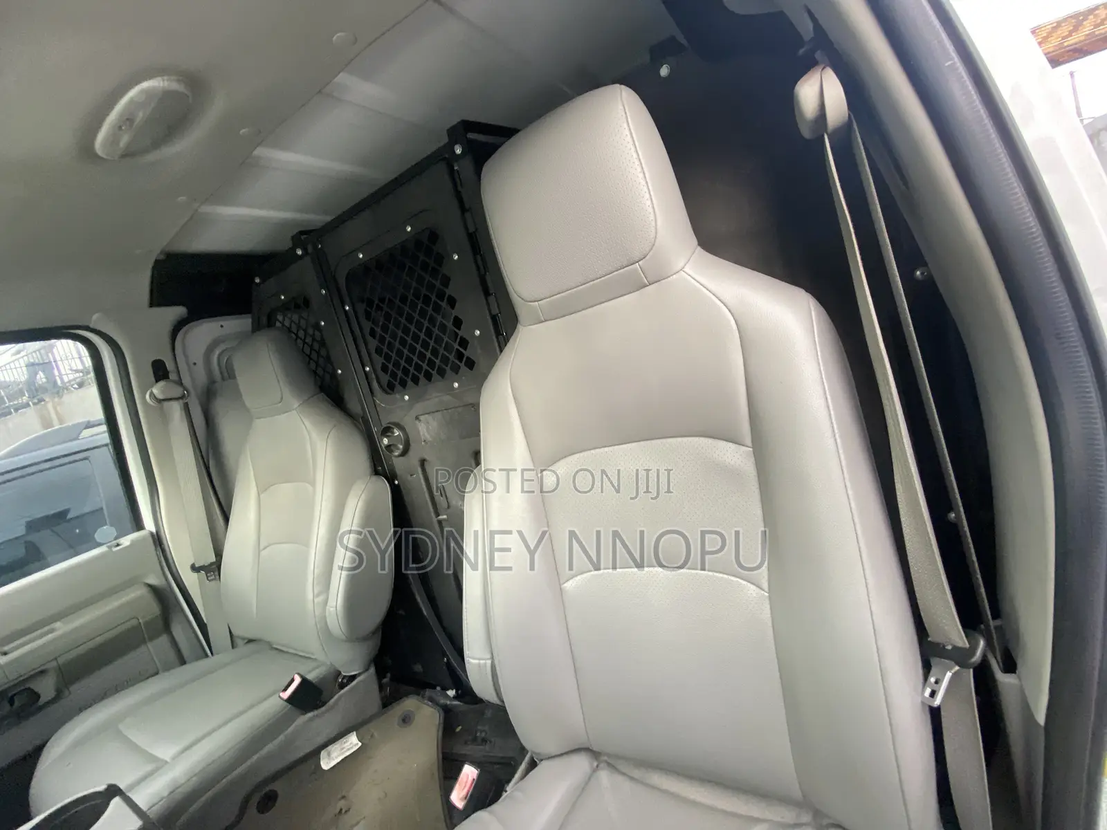 Chevrolet 3500 2011 White