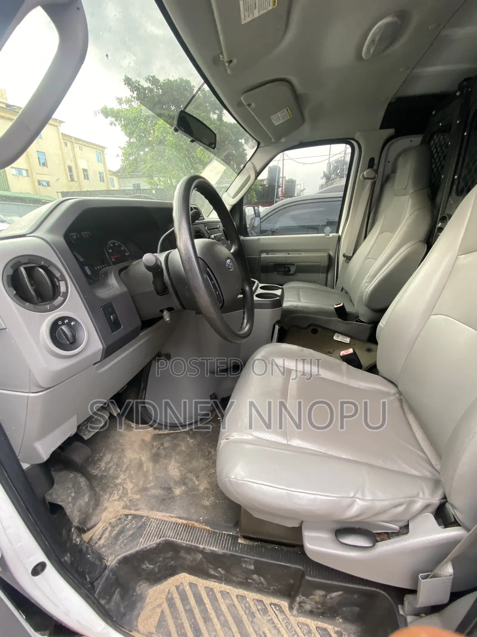 Chevrolet 3500 2011 White