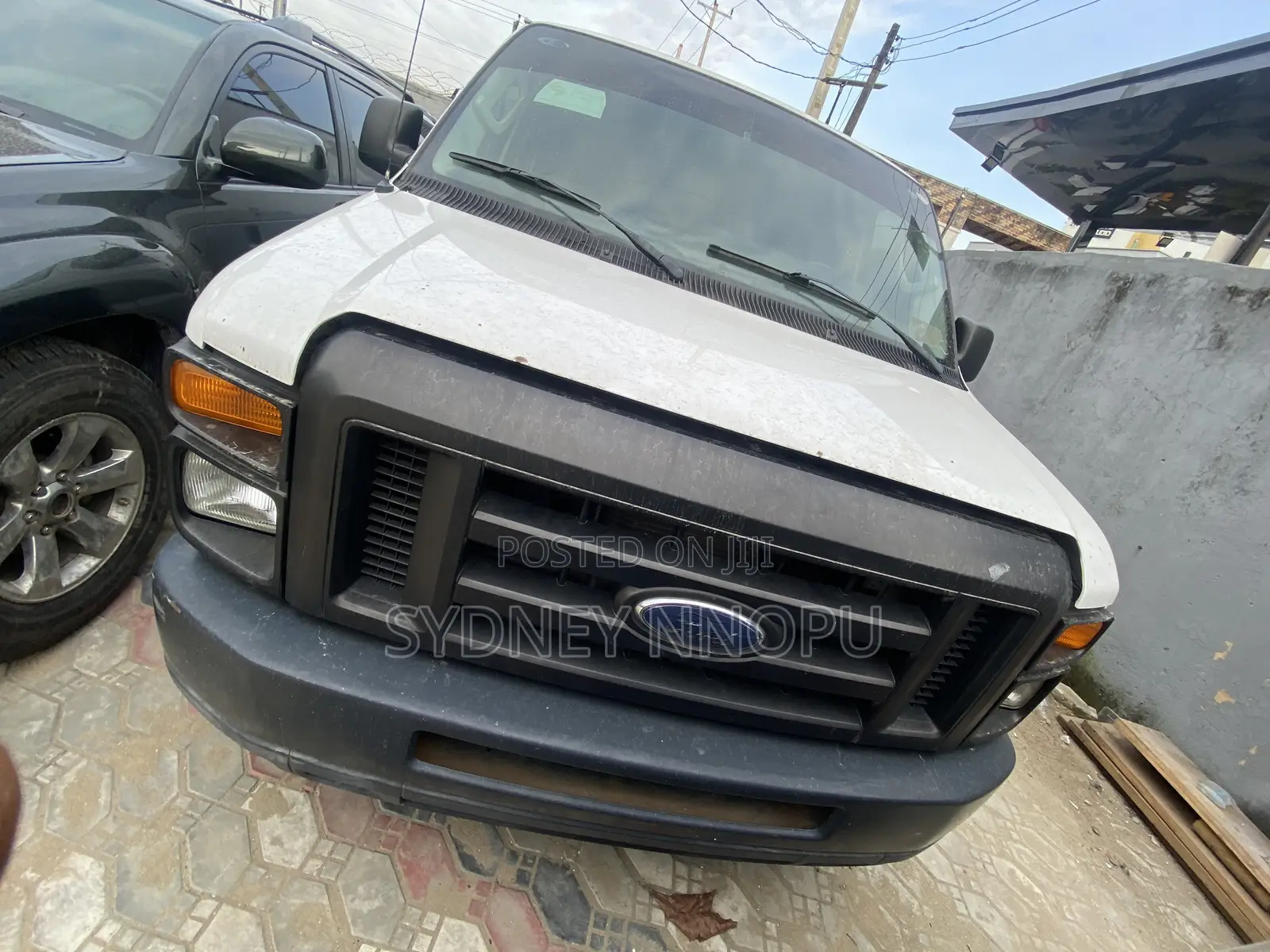 Chevrolet 3500 2011 White