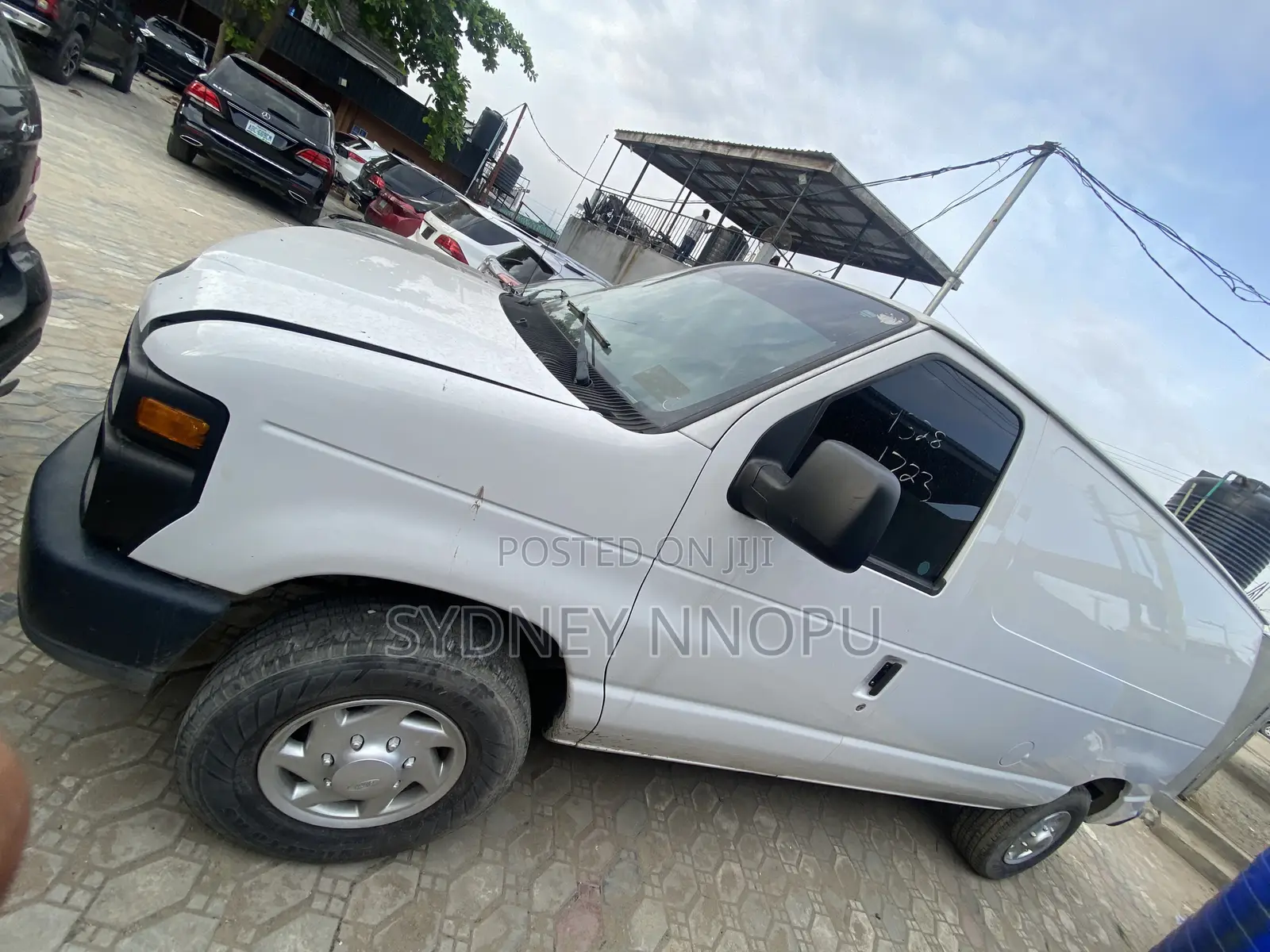 Chevrolet 3500 2011 White