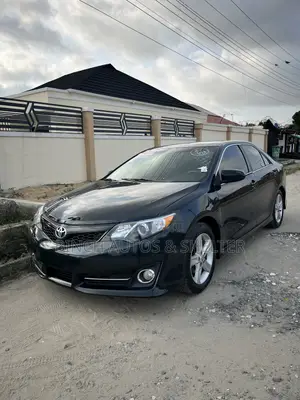 Toyota Camry SE 4dr Sedan (2.5L 4cyl 6A) 2014
