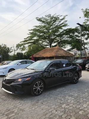 Toyota Camry SE FWD (2.5L 4cyl 8AM) 2018 Black