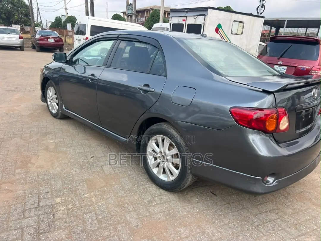 Toyota Corolla 2010 Gray