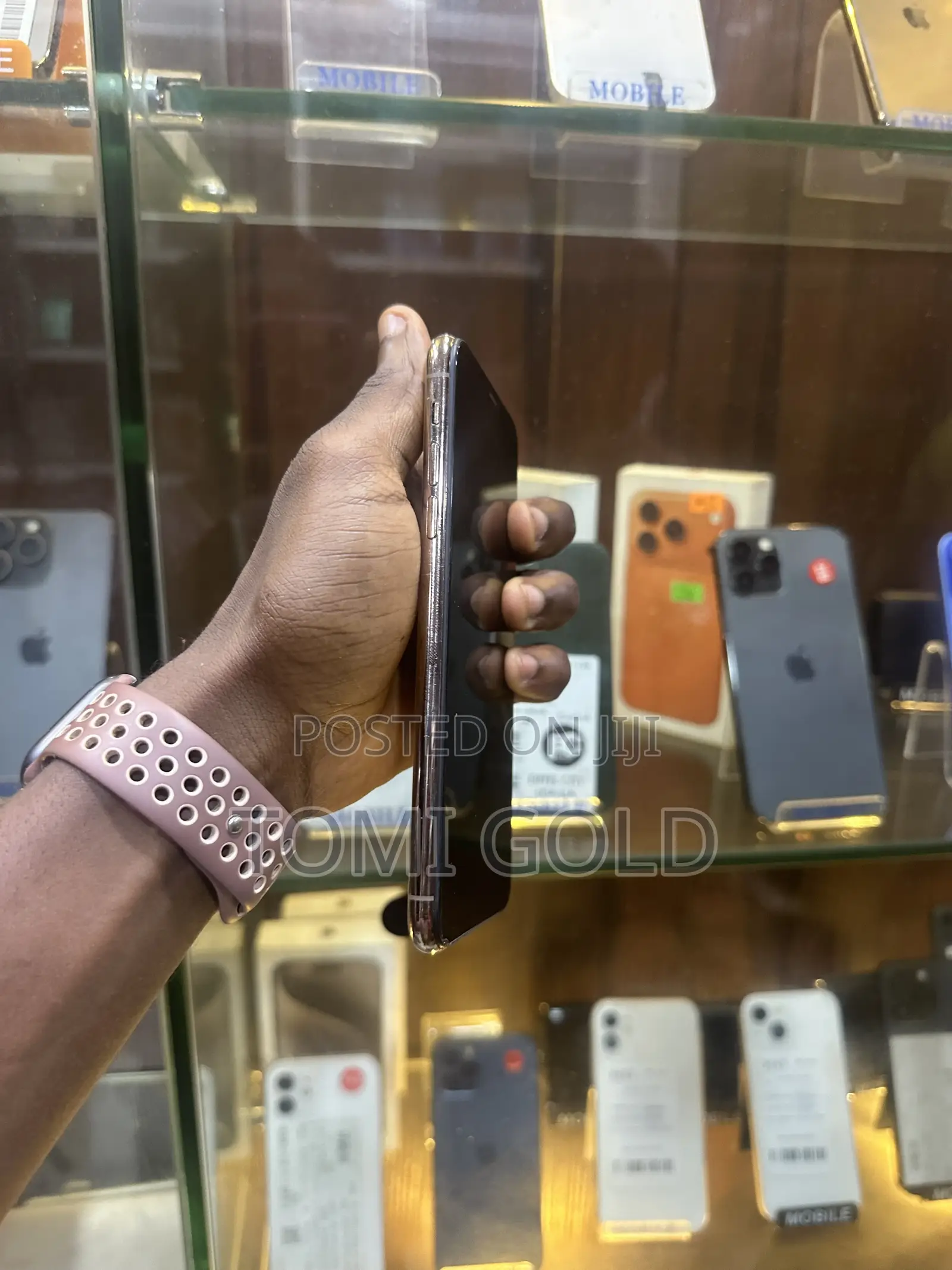 Apple iPhone 11 Pro Max 64 GB Gold