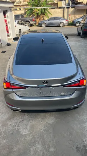 Lexus ES 2019 Gold